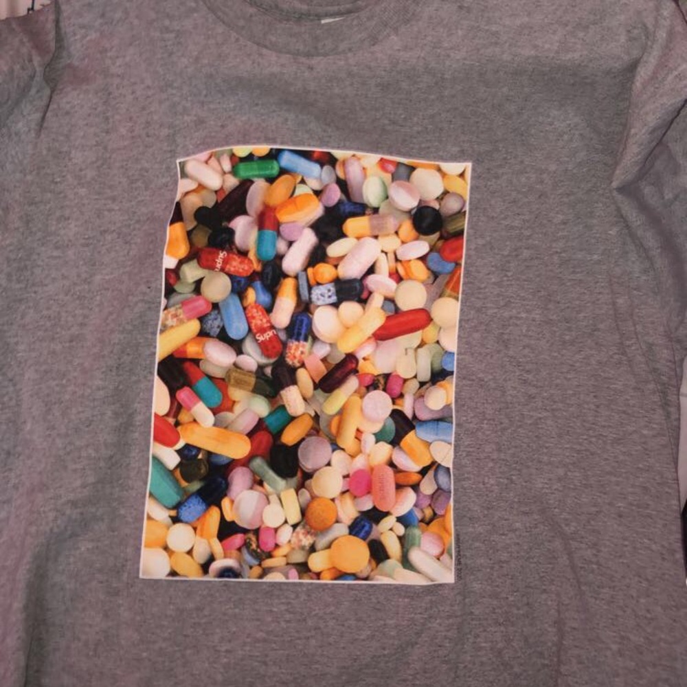 Supreme pills tee